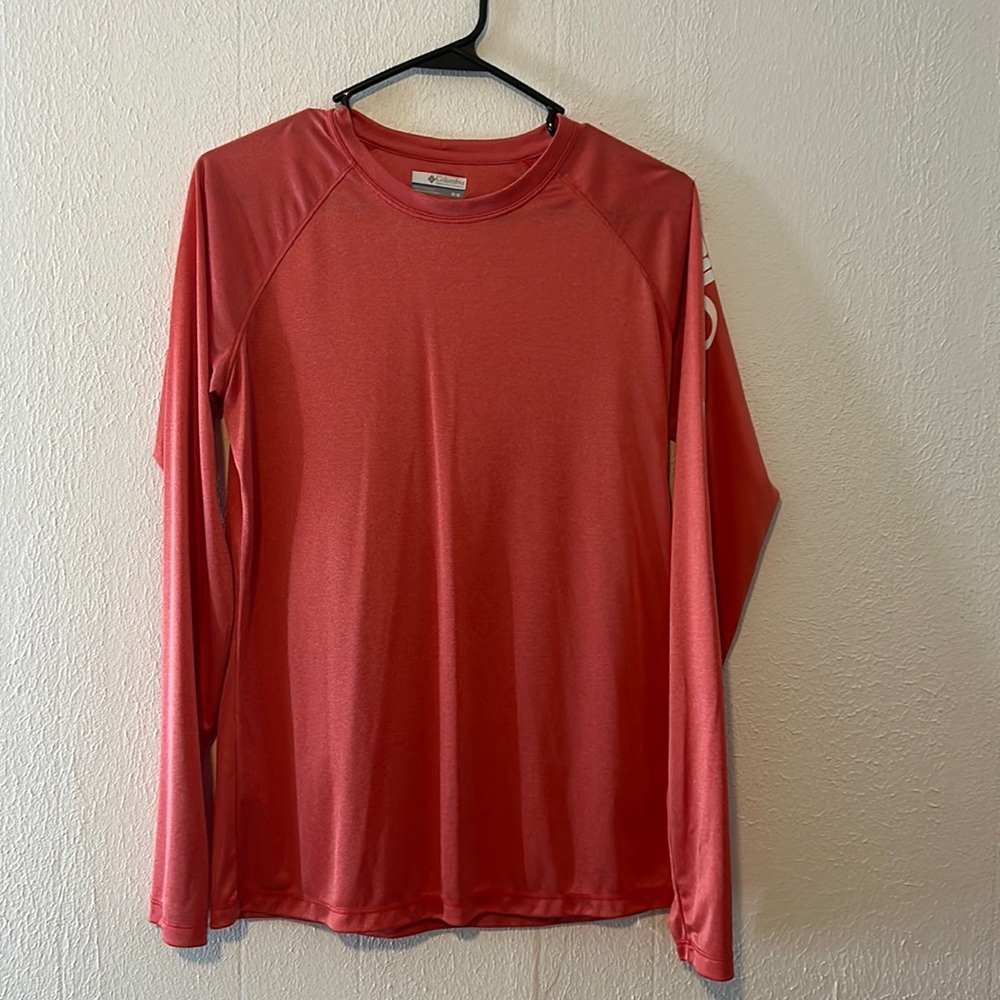 Size medium Columbia, long sleeve women’s dry fit shirt